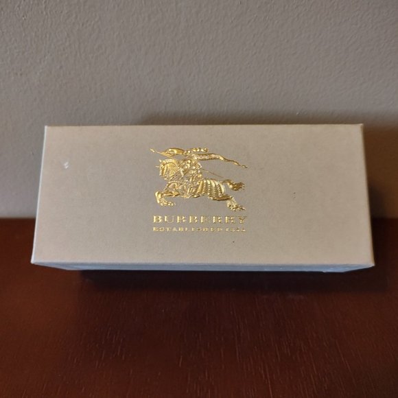 Beautiful Burberry Sunglasses - Picture 3 of 6